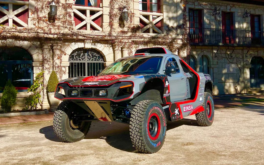 Mónica Plaza presenta en la Universidad Nebrija el coche que pilotará junto a su padre en el Dakar 2023